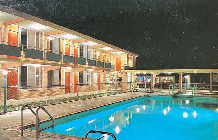 Golden Link Lodge - Old Postcard (newer photo)